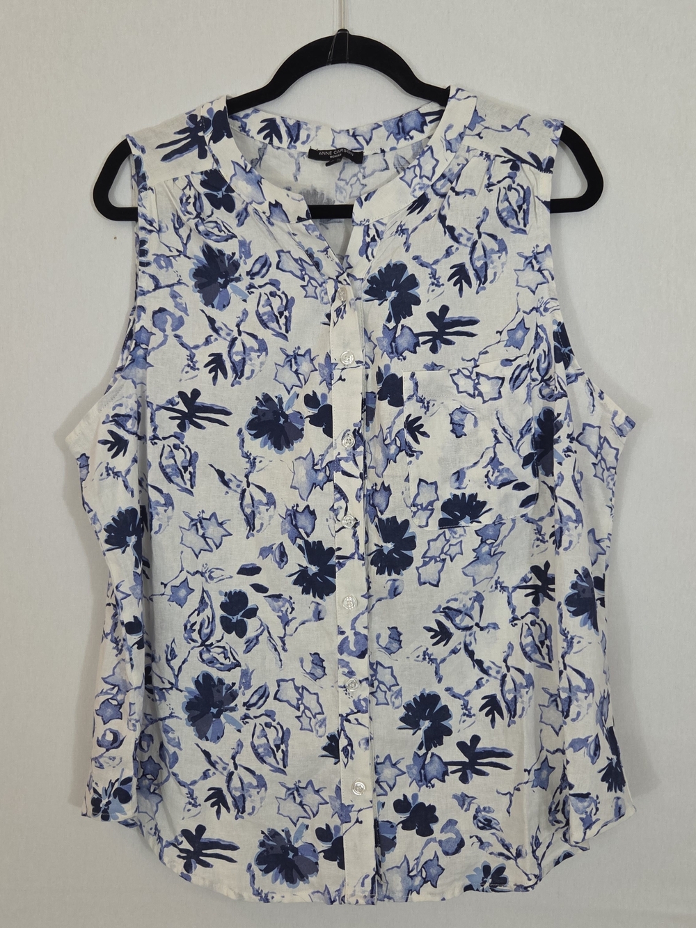 Anne Carson White Sleeveless Button-Down Top with Blue Floral Print